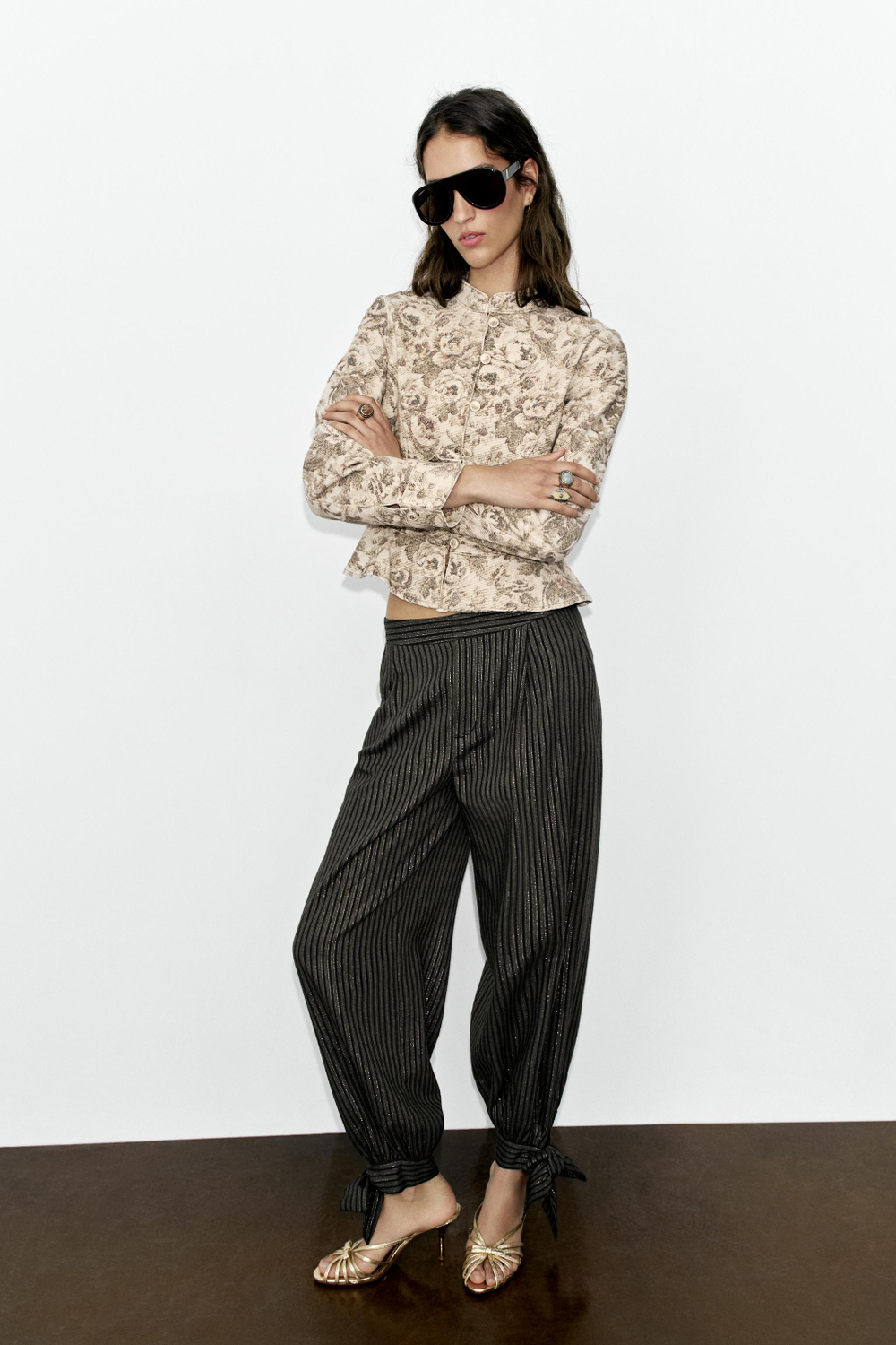 ZARA ДЖИНСОВАЯ КУРТКА Z1975 С ЦВЕТОЧНЫМ ПРИНТОМ, РАЗНОЦВЕТНЫЙ