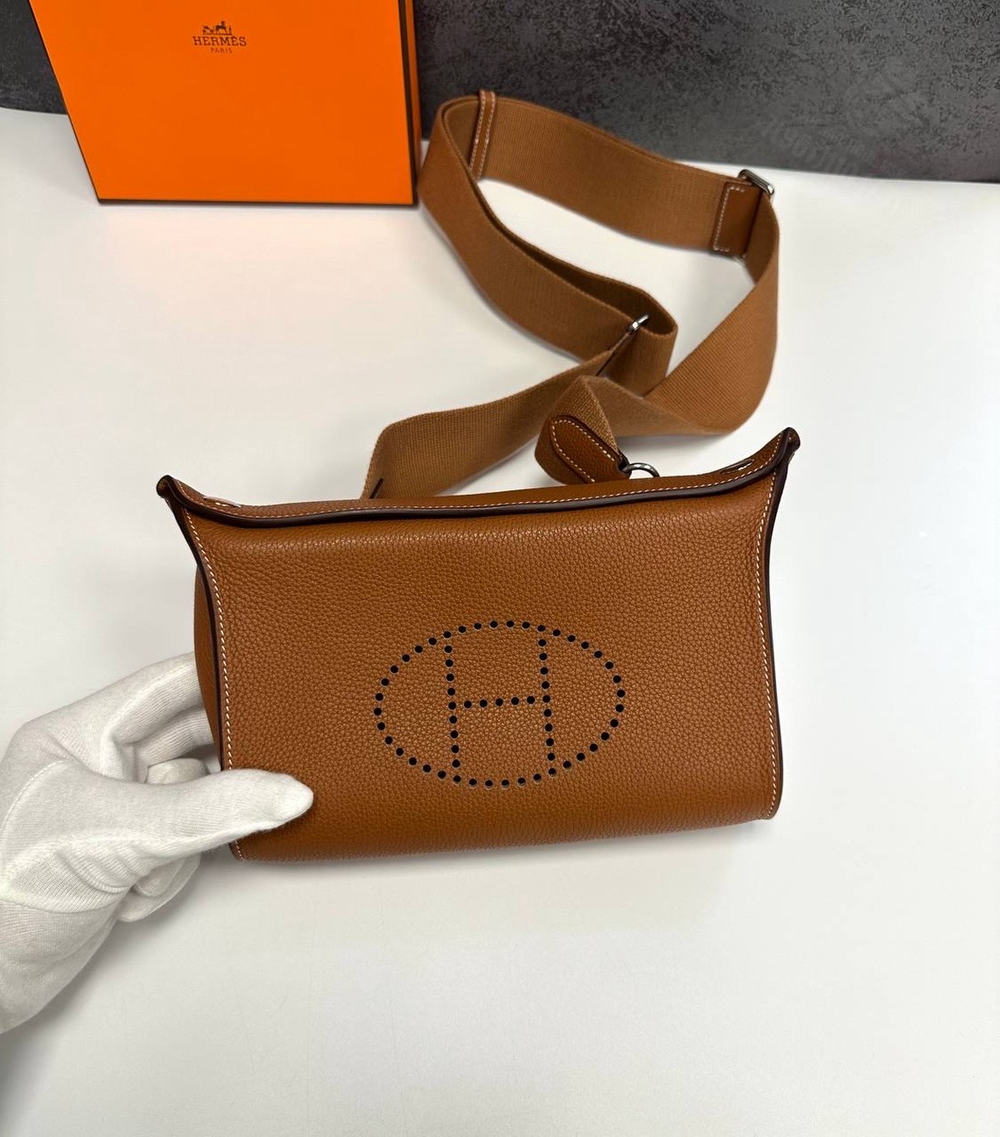 Нагрудная сумка слинг Hermes Evelyne Belt карамельная