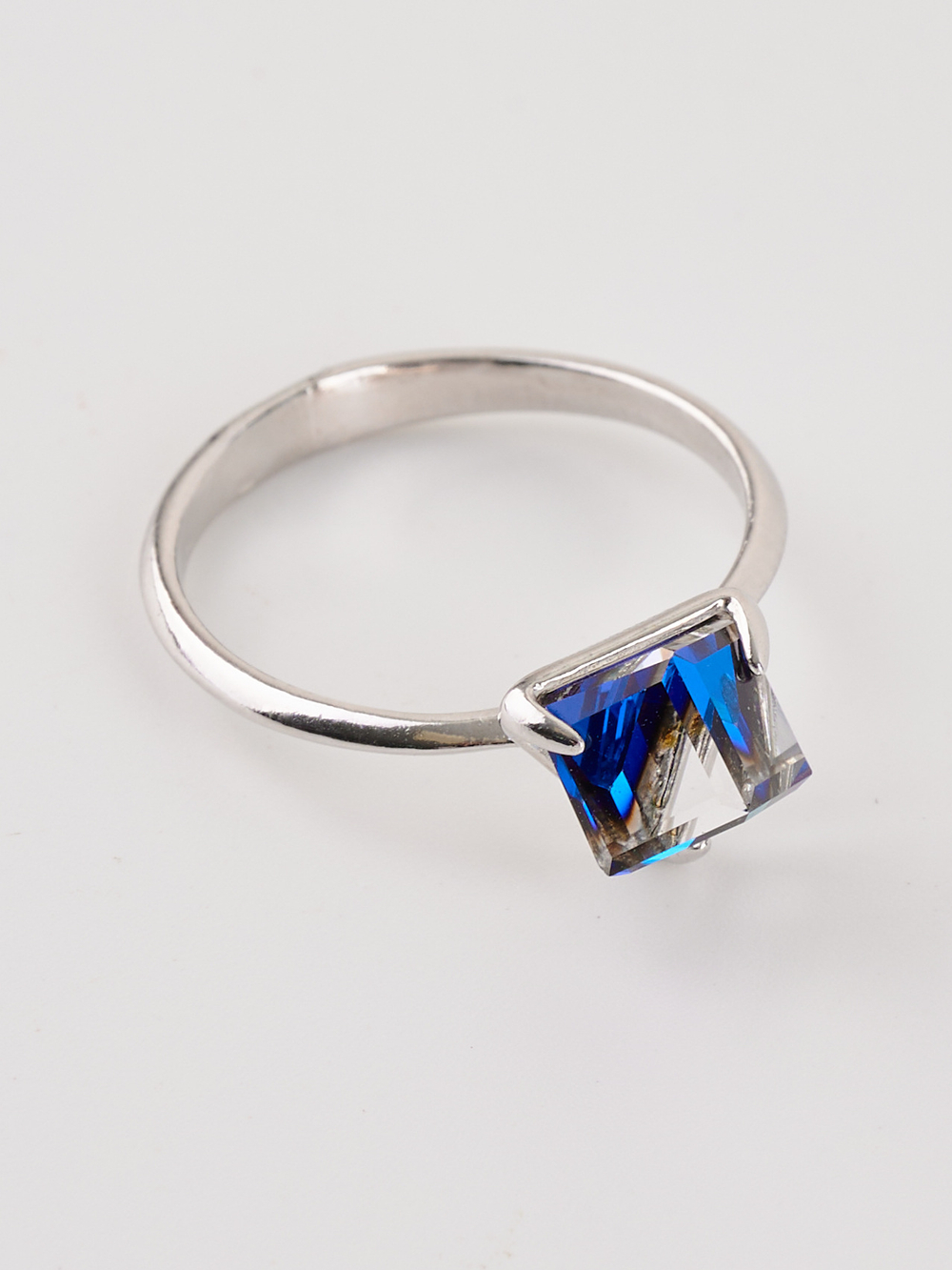 Кольцо Миражи тонкое с синим кристаллом Swarovski