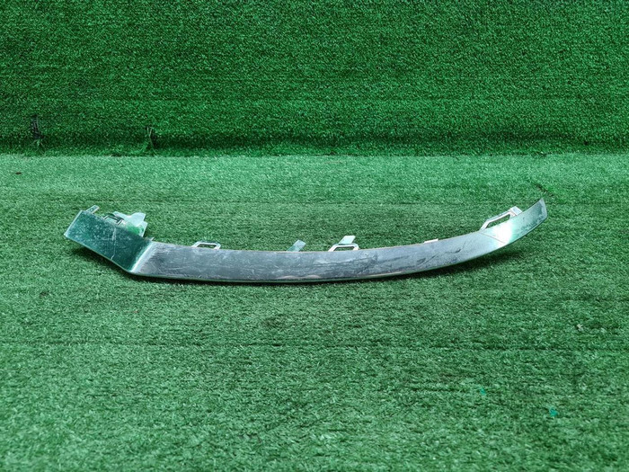Молдинг бампера RH Mercedes C w205 (14-18) AMG
