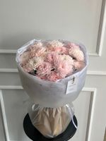 Букет из хризантемы в розовом и персиковом оттенках