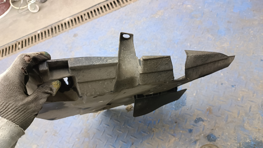 Распорки средние нижние боковые Subaru XV 1 (GP) (ПОД ЗАКАЗ)