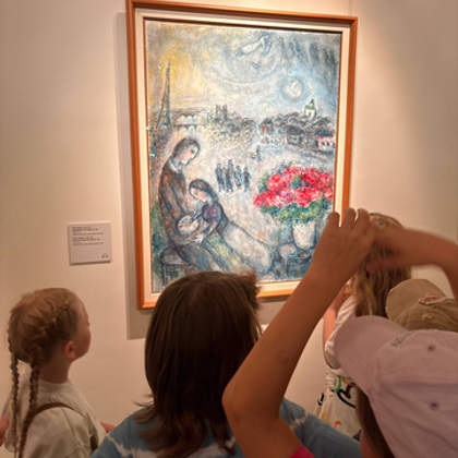 Летний лагерь Kidsarts в Москве: Путешествие в мир искусства и творчества