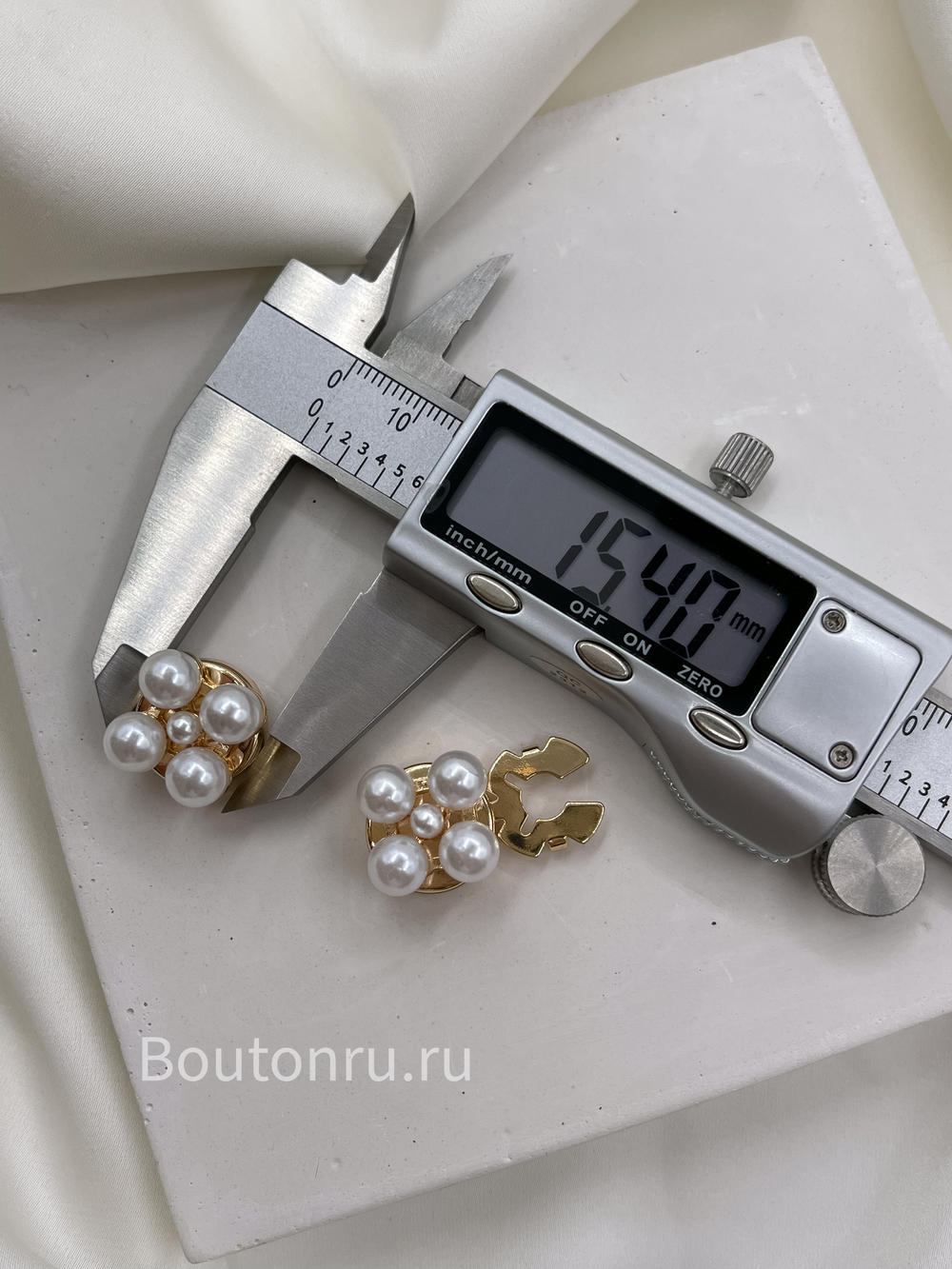 Накладка на пуговицу золотистая с жемчугом (клипсы)