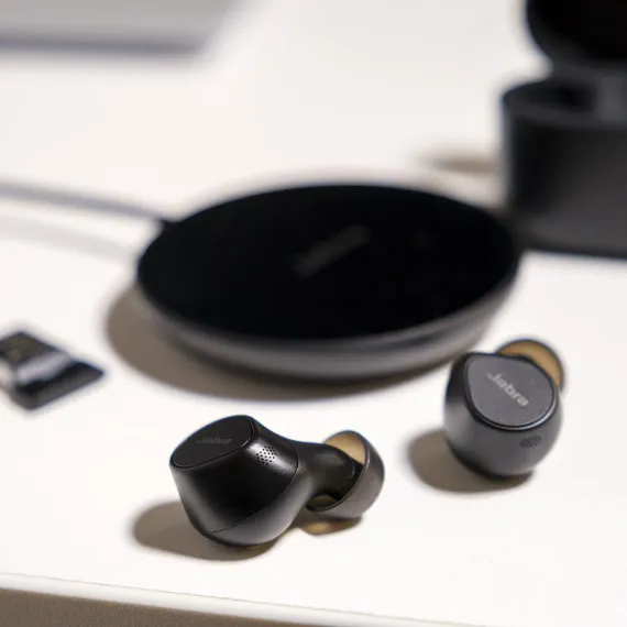 Jabra Evolve2 Buds USB-A MS Wireless Charging Pad Black