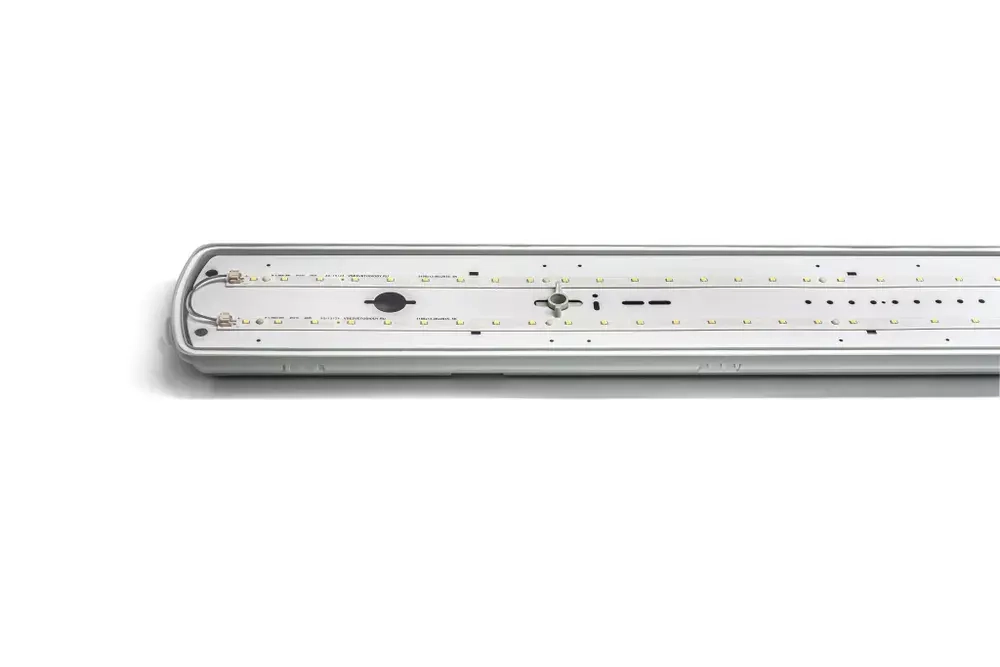 Светильник LED ДСП Айсберг 40W-5000Лм IP65 5000К опал с БАП 1ч 1262х128х80мм vs101-40-op-5k-li1h