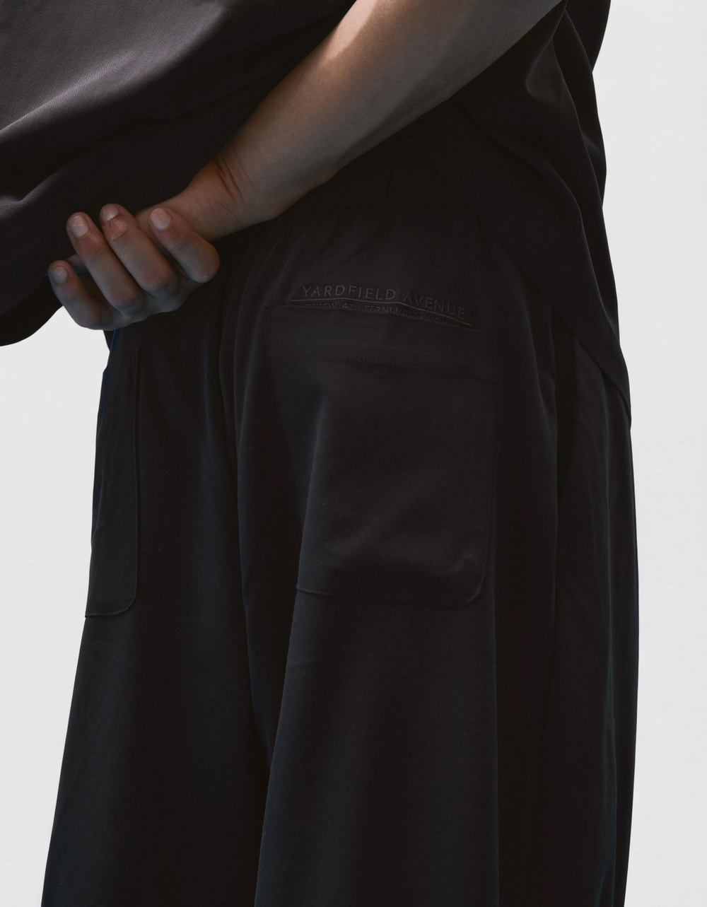 Мужские струящиеся брюки super baggy fit с вытачками - BERSHKA