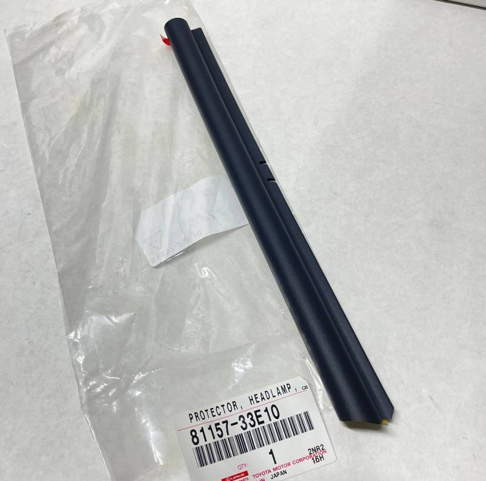 Уплотнитель на фару LH (LED) 81157-33E10 8115733E10