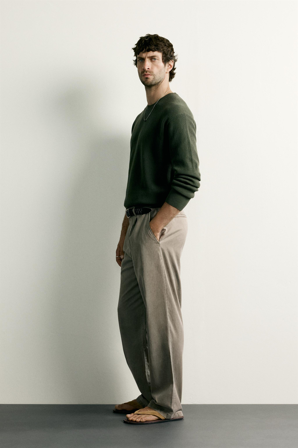БРЮКИ ЧИНОС RELAXED FIT СО СКЛАДКАМИ — ZARA · 6887/452