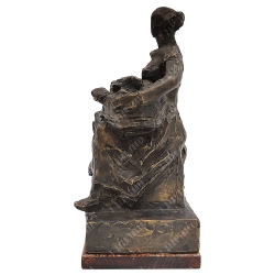 Динес Ю. С. Зеленщица. Бронза, литьё. Москва, Россия, 2000