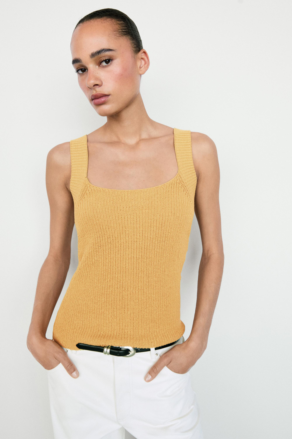 Massimo Dutti Топ из трикотажа в рубчик на бретелях, горчично-желтый