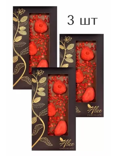 Подарочный набор молочного шоколада с клубникой 3 плитки