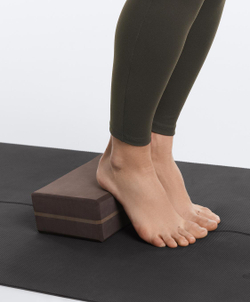 Oysho Комбинезон Evermove с коротким рукавом, коричневый