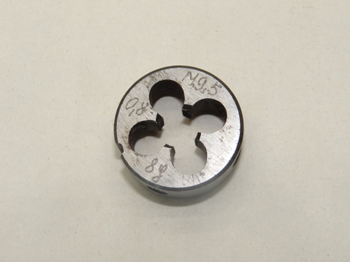 Плашка М9,5х0,8 d=30мм 8g