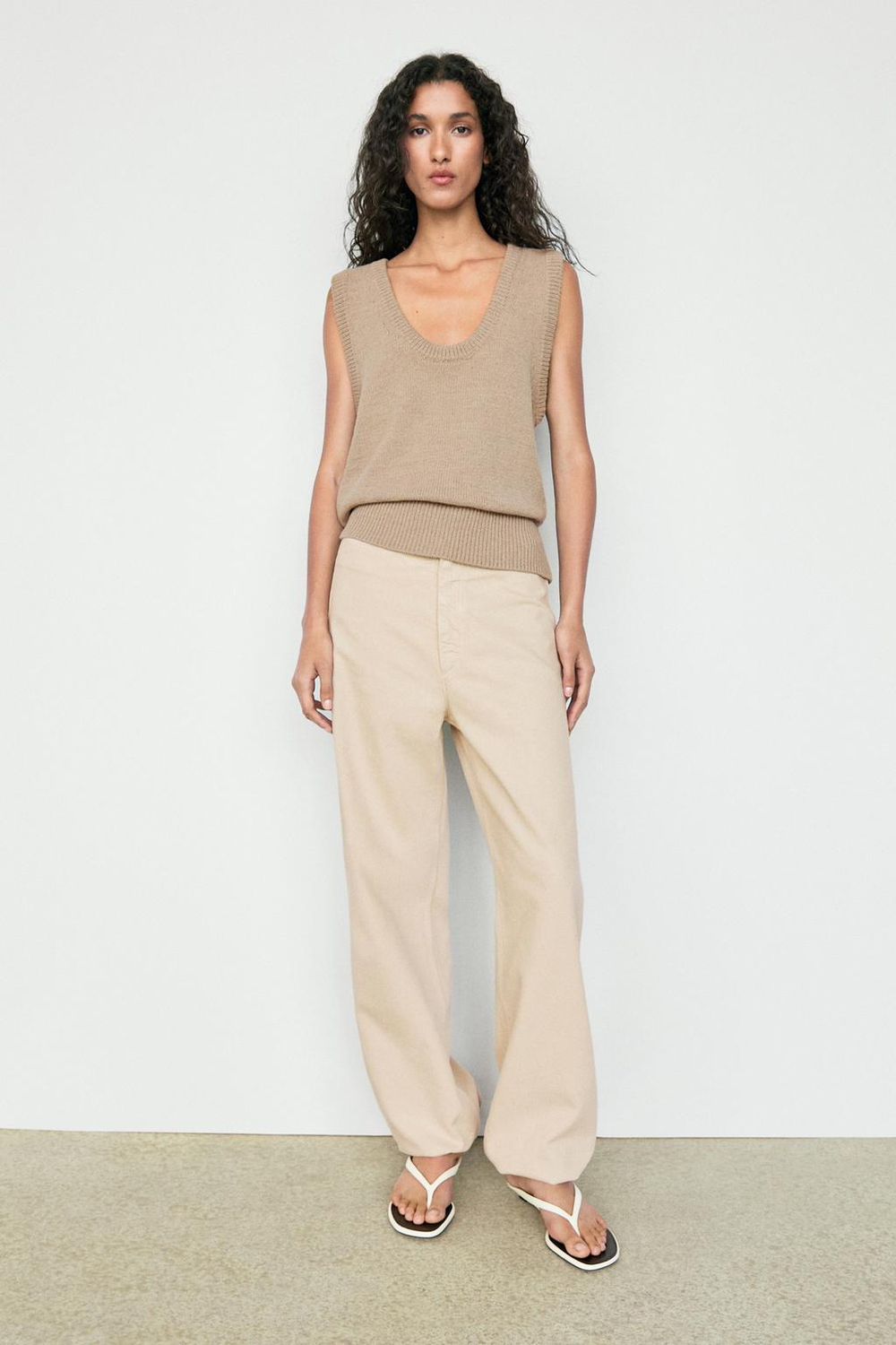 Massimo Dutti Трикотажный жилет в рубчик из хлопка, песочный