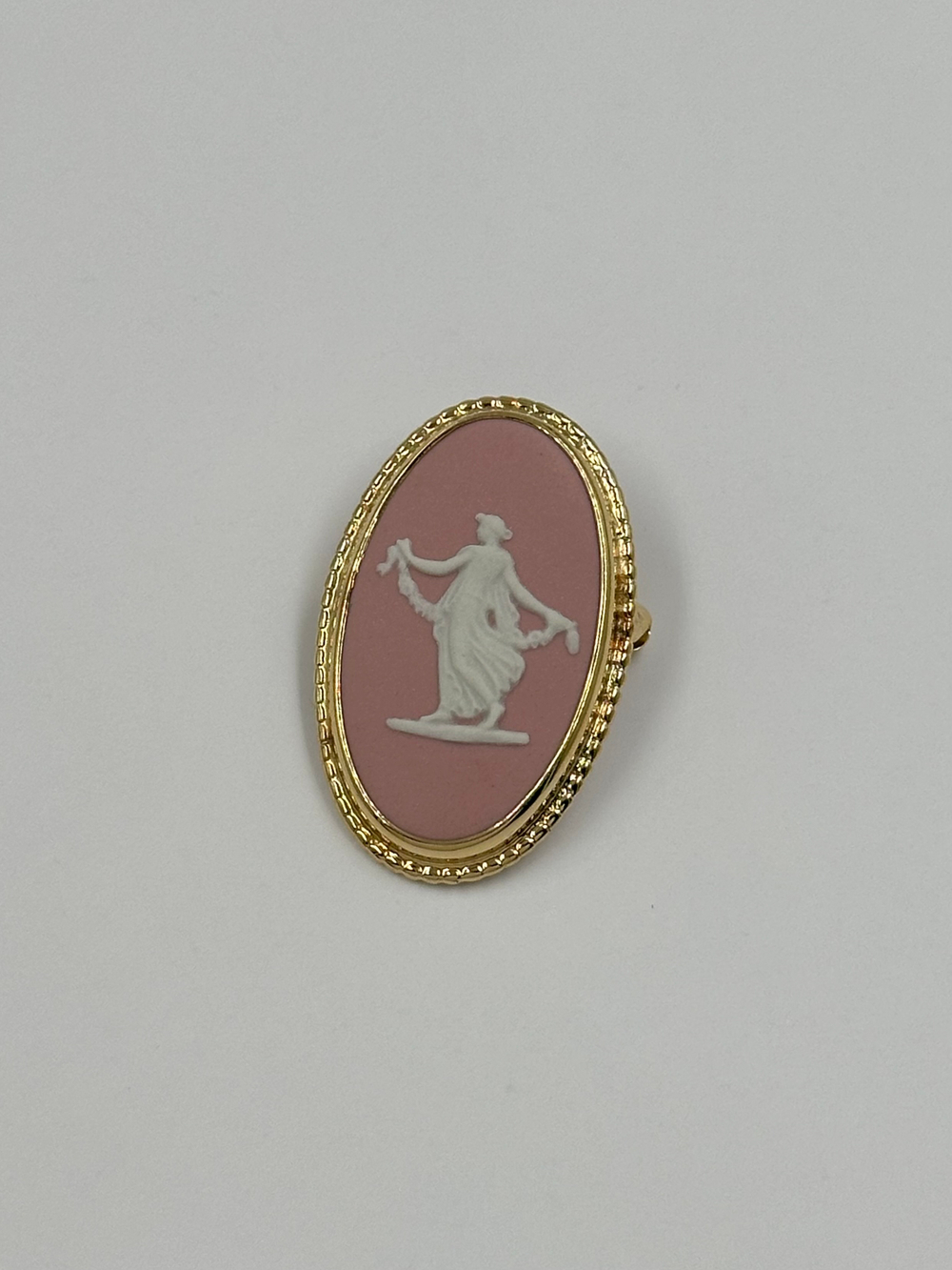 Брошь Wedgwood розовая
