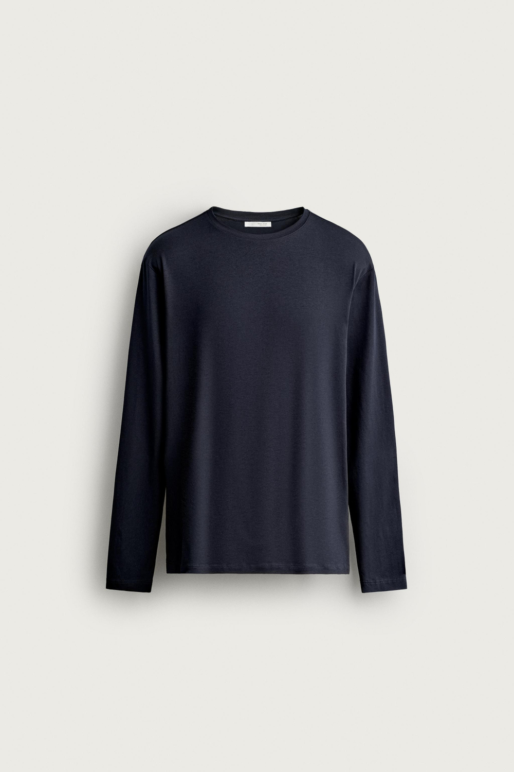 БАЗОВАЯ ФУТБОЛКА SLIM FIT — ZARA