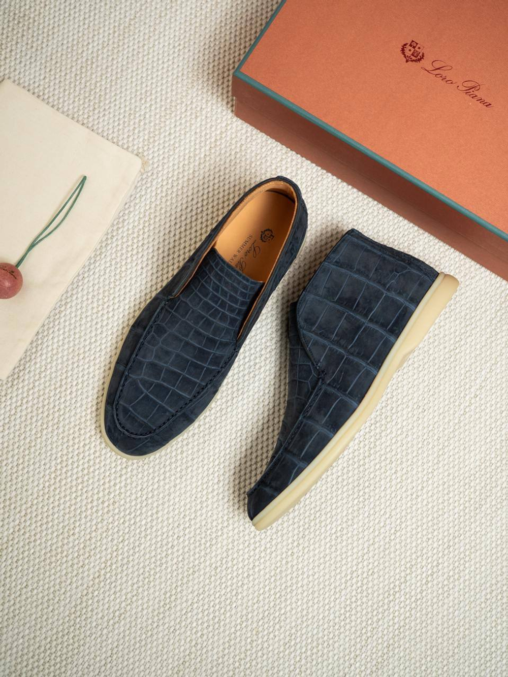 Лоферы Loro Piana из кожи крокодила