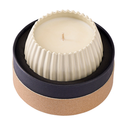 Свеча ароматическая Nutmeg Leather & Vanilla Tkano Edge бежевая 30ч