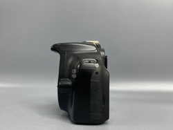 Canon EOS 1100D Kit 18-55mm 17.500 кадров микроцарапина