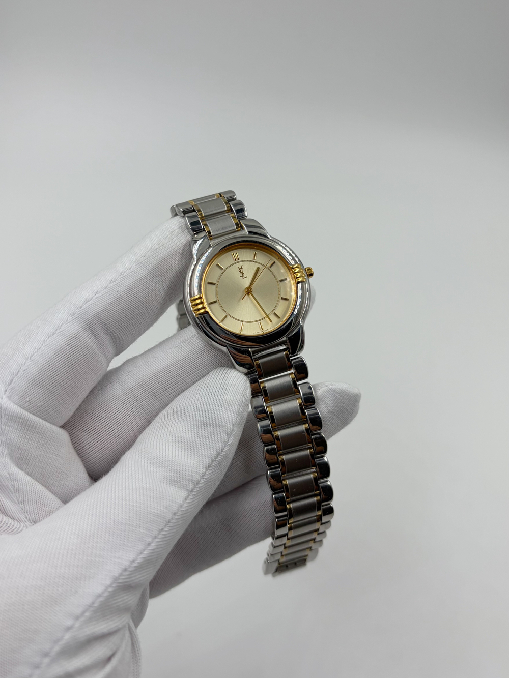 Часы Yves Saint Laurent (представлены только онлайн)