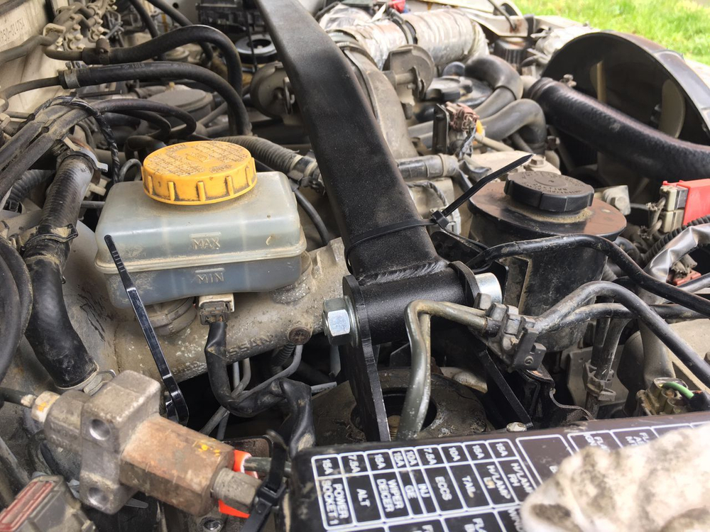 Распорка передних стоек Nissan Pathfinder R50, Nissan Terrano RR50, infiniti QX 4 (I-ого поколения) (ПОД ЗАКАЗ)
