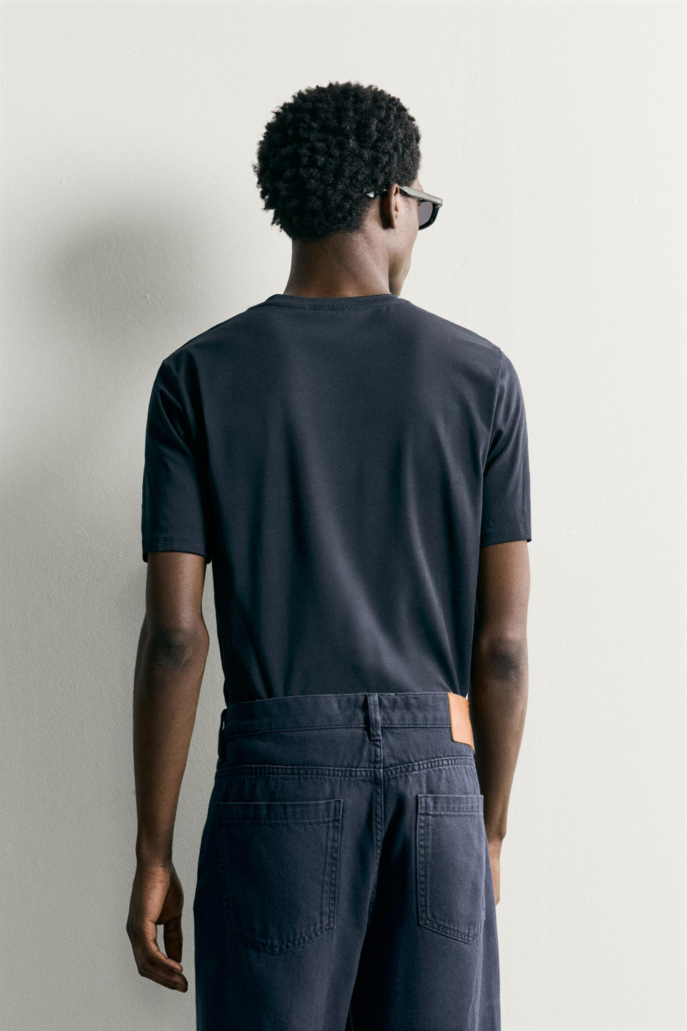 БАЗОВАЯ ФУТБОЛКА SLIM FIT /01 — ZARA