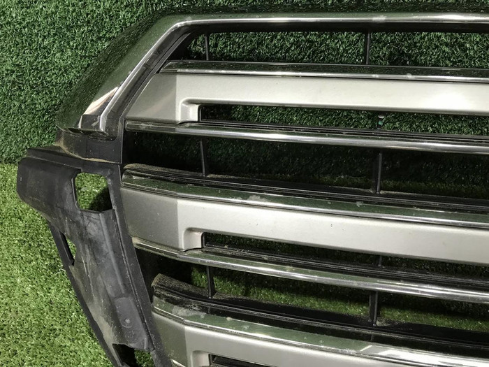 Решетка радиатора Toyota Land Cruiser 200 (2015-2021)