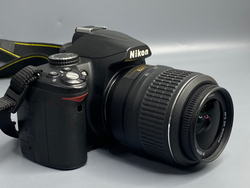Nikon D3000 Kit 18–55mm — 19 030 кадров