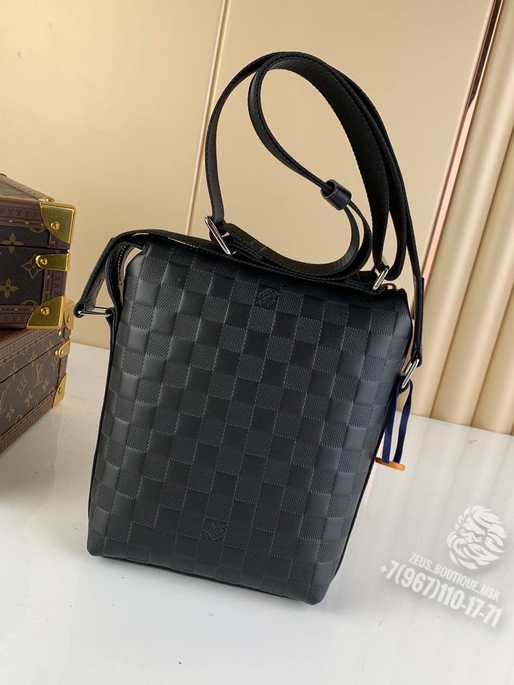 Сумка через плечо Louis Vuitton Discovery BB