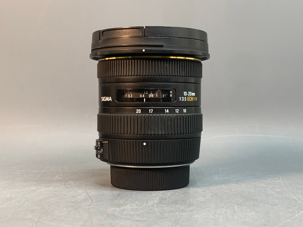 Sigma AF 10-20mm 3.5 EX DC HSM Nikon F микроцарапины и точка на линзе