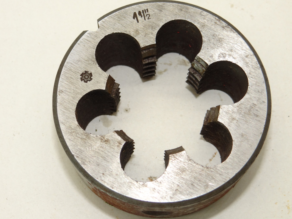 Плашка дюймовая 1 1/2"  d=75мм