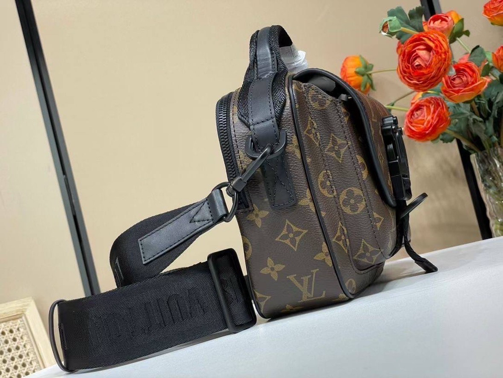 Сумка через плечо Louis Vuitton Quest