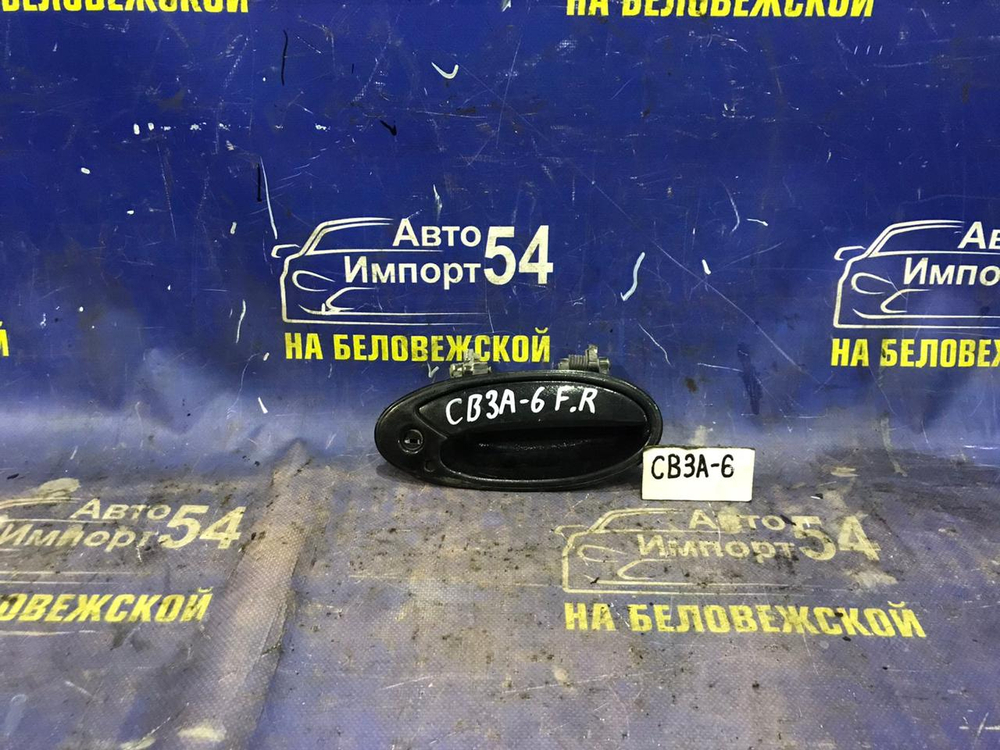 Ручка двери передней правой внешняя MITSUBISHI LANCER 1993