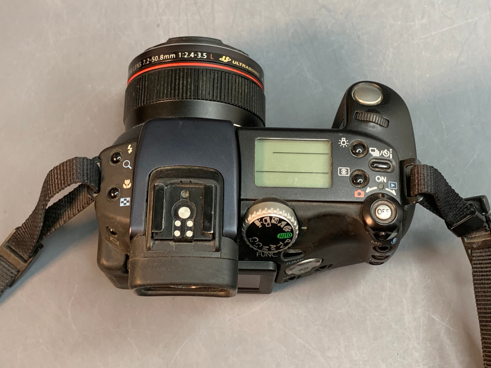 Canon PowerShot Pro1 внутри линзы пыль