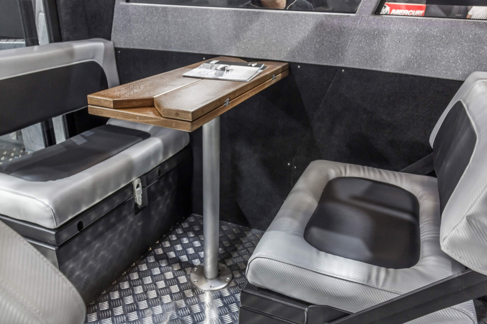 Катер Volzhanka VOYAGER 800 Cabin