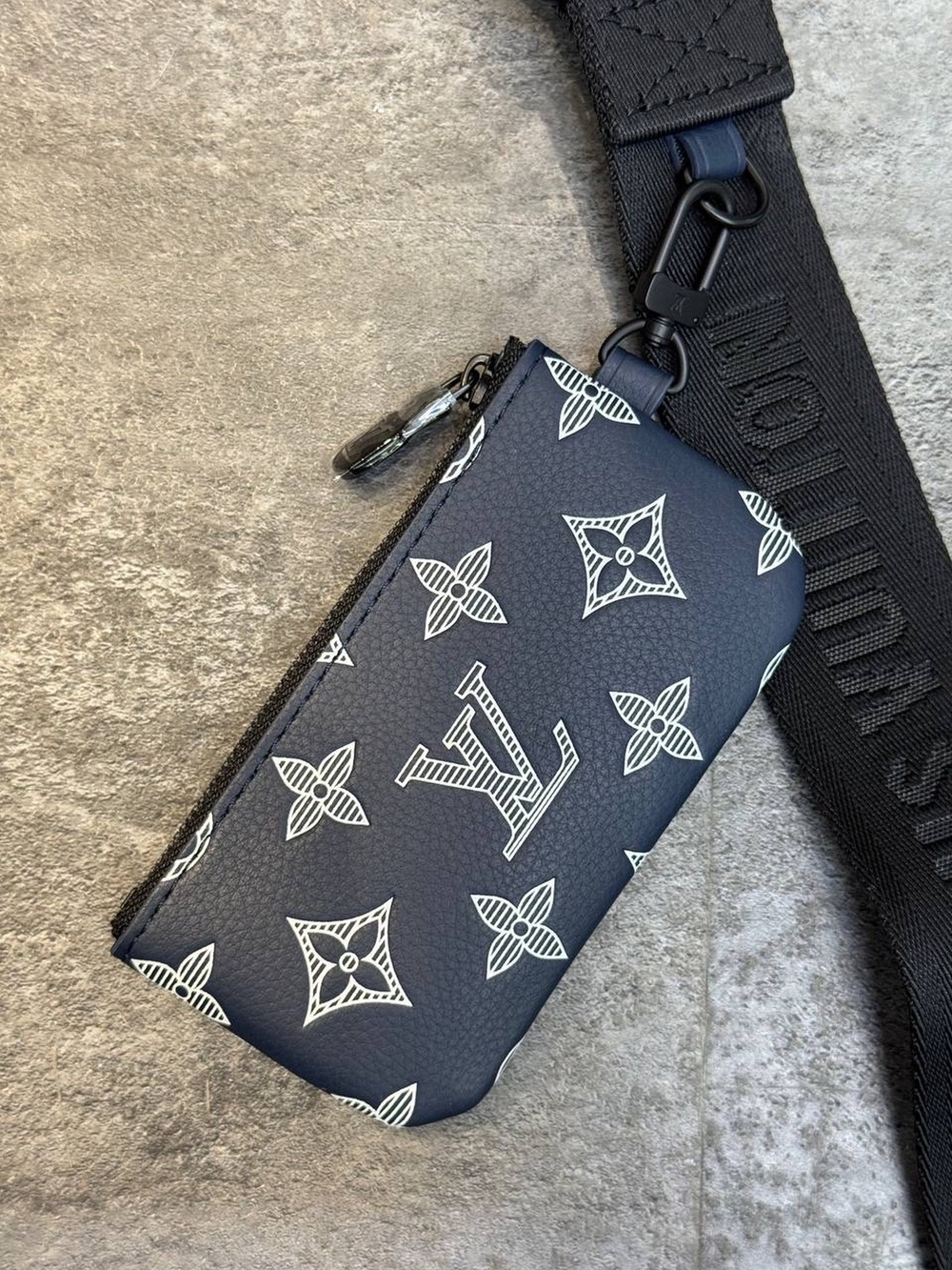 Сумка через плечо/мессенджер Louis Vuitton Trio