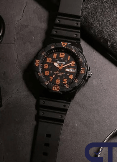 CASIO MRW-200H-4B — спортивные аналоговые часы с вращающимся безелем