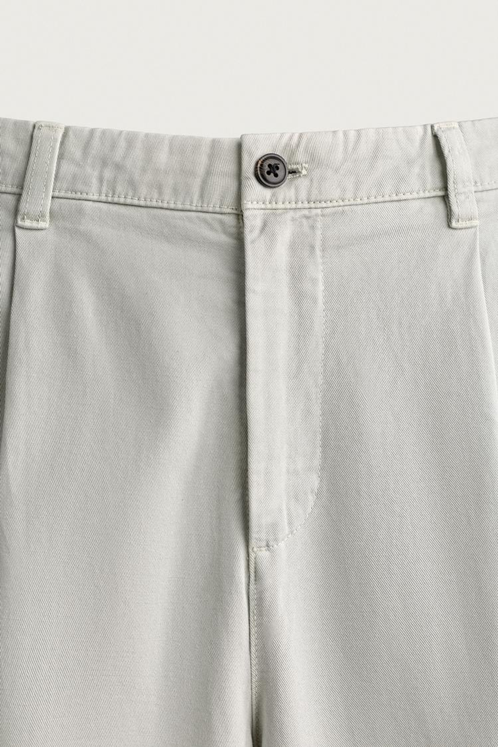 ZARA БРЮКИ ЧИНОС STRAIGHT FIT СО СКЛАДКАМИ, СЕРЫЙ