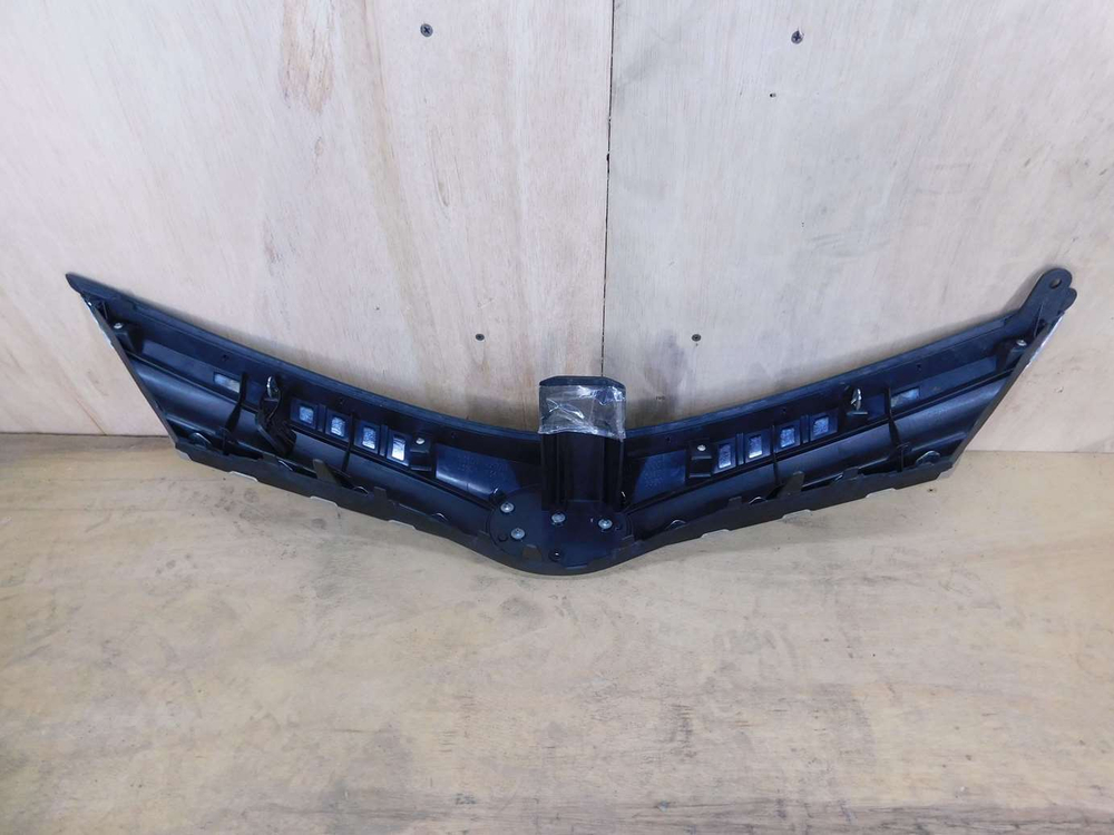 решетка радиатора Toyota Corolla Axio NZE161 165