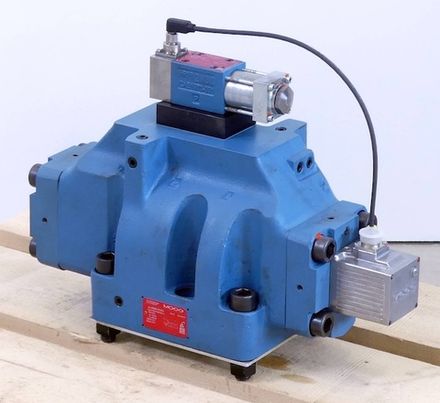 D685-Z4703D P15HXTU6SEY2-N - Пропорциональный клапан Moog (восстановленный)