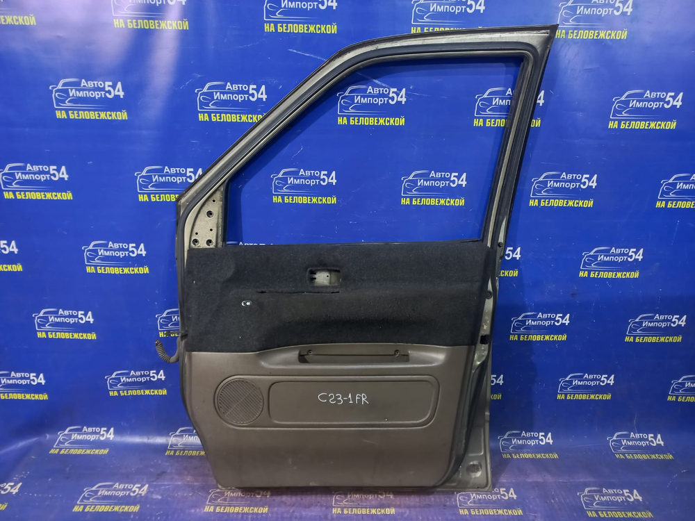 Дверь передняя правая NISSAN SERENA 1991