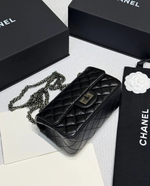 Сумка Chanel 2.55 Reissue Small чёрная из состаренной кожи премиум класса