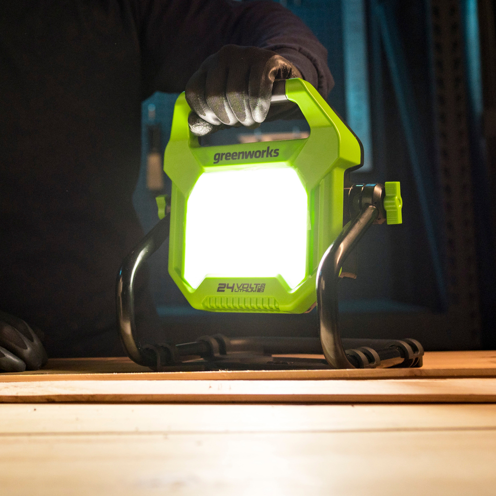 LED-прожектор с гибридным питанием Greenworks G24WL, 24V / 110-220V, 1000/2000 лм, крюк для подвеса, крепление на стену, кабель 30 см, без АКБ и ЗУ