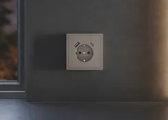 Накладка для розетки с заземлением и защитными шторками, с USB A+C Voltum S70 Капучино VLS001014