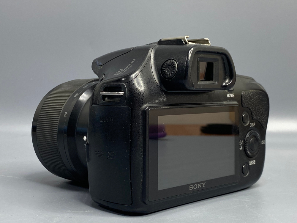 Sony Alpha A3500 Kit 18–50mm 93 000 кадров (не заряжается через micro-USB)
