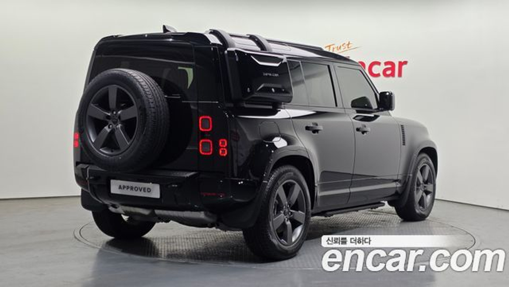 Land Rover Defender 110 D300 X-Dynamic HSE — 2026