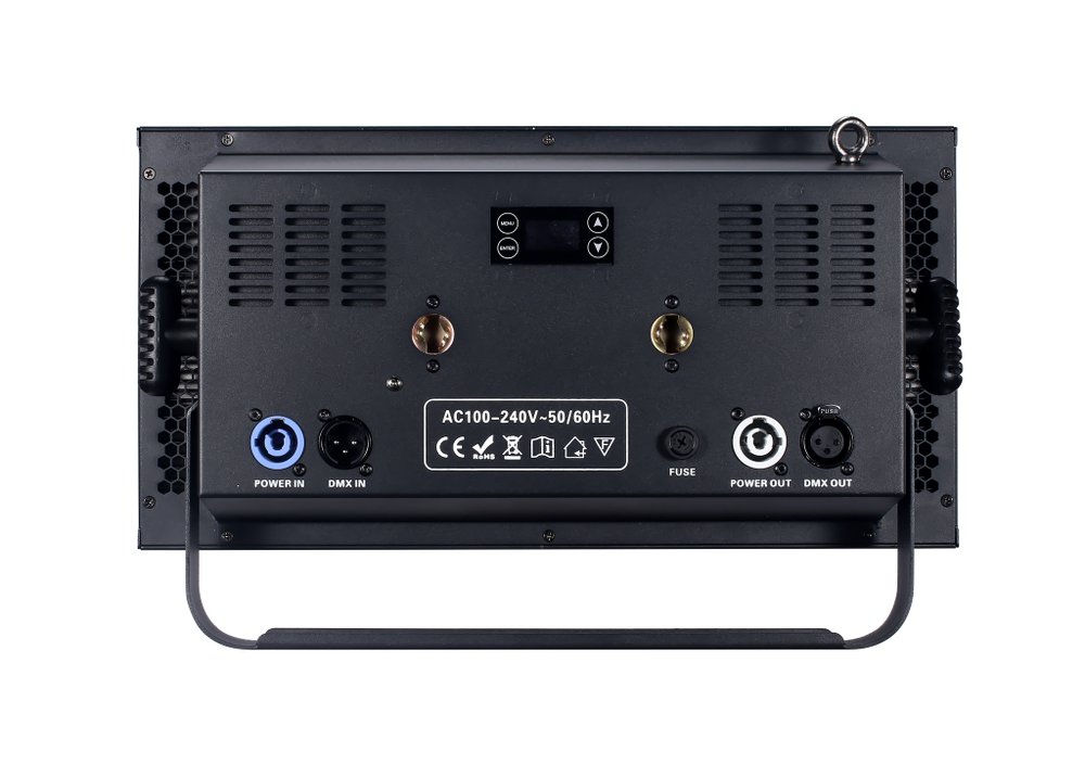Strobe JOLT PANEL — LED стробоскоп 48×5 Вт + 800×0,3 Вт RGB