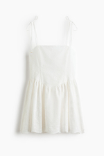Платье с вышивкой и расклешённой юбкой — Белый — H&M 1344014