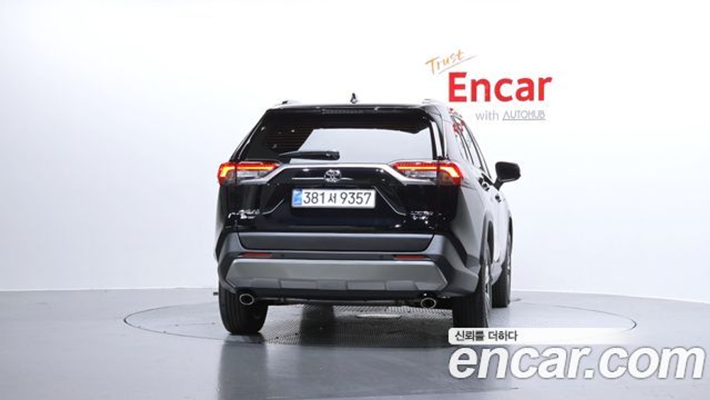 Toyota RAV4 2,5 4WD Hybrid LTD — 2025